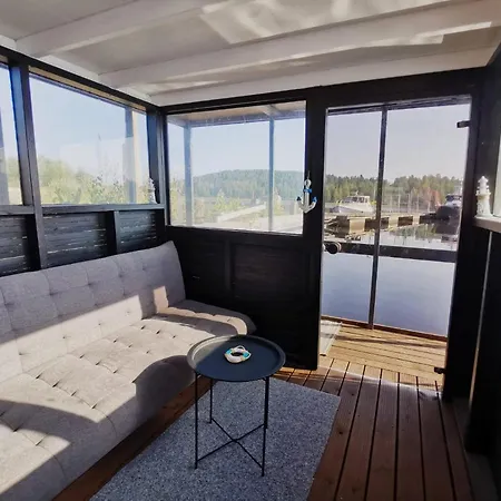 Little Finland - Sauna Boat Botel